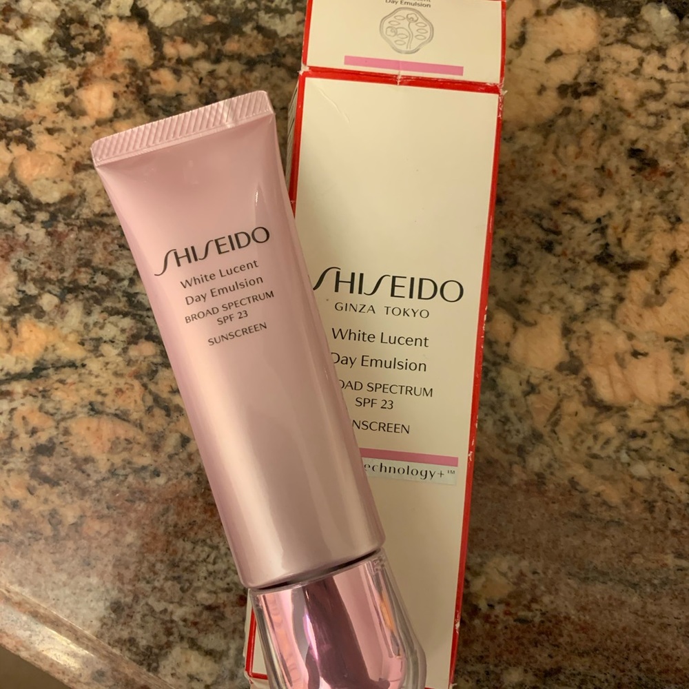 New Shiseido White Lucent Day Emulsion SPF23